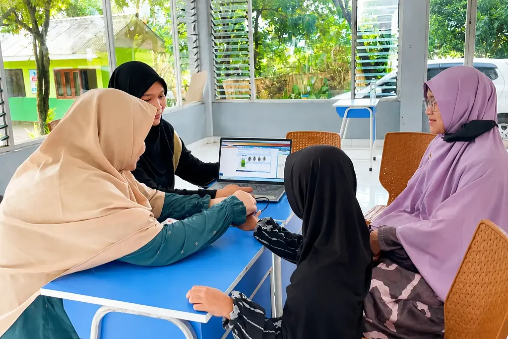 Konsultasi tes STIFIn bersama orang tua dan anak untuk memahami potensi anak dan karakter belajar